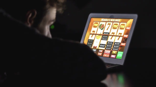 Slot game selection showing Aviator, Sweet Bonanza, Fortune Tiger, Gates of Olympus, and Mahjong Ways on roda4d login